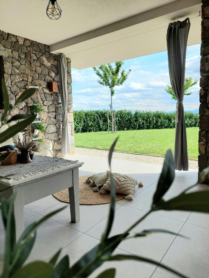 Vineyard Cottage Lan Na Hribu Semic Kültér fotó