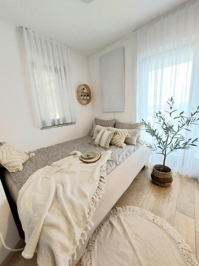 Vineyard Cottage Lan Na Hribu Semic Kültér fotó